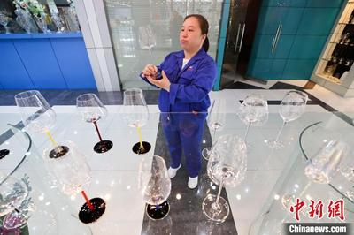 人工吹制玻璃