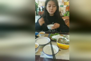 做梦梦见在别人家吃饭