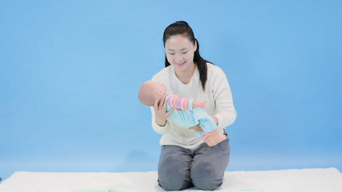 六个月宝宝大动作训练
