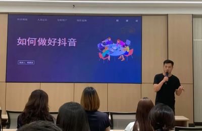 网络电商培训ⷨƒ𝩝’年发展 羊山新区开展青年夜校“不卷课堂”