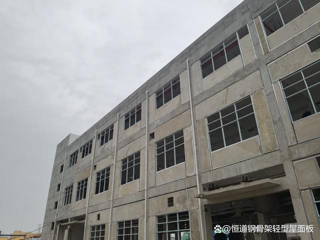 过街天桥图片（临夏市新建4座过街天桥, 你怎么看）