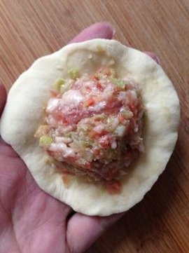白菜肉包不出水制作方法